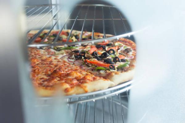 Top Features to Look for in a Pizza Warmer Display